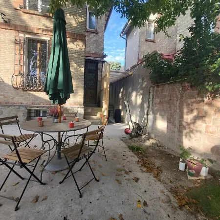 La Violette - Agreable Maison Jardin Rer B - Metro 4 *